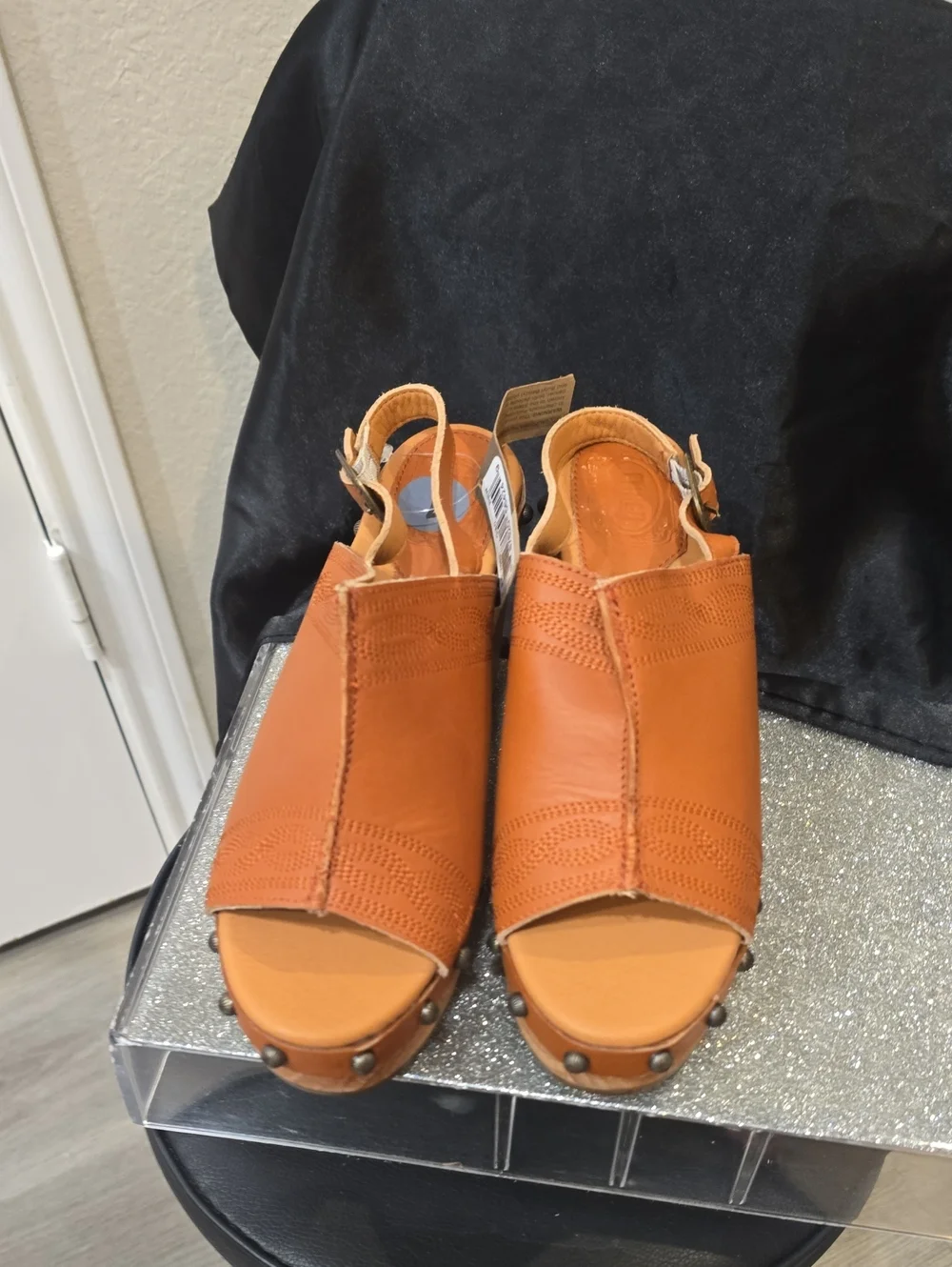 Dingo Clover Wooden Sandal- Tan